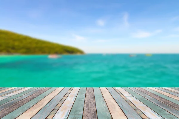 Drewniany Blat Stołowy Rozmytą Sceną Przyrodniczą Tropikalna Plaża Błękitne Niebo Obrazek Stockowy
