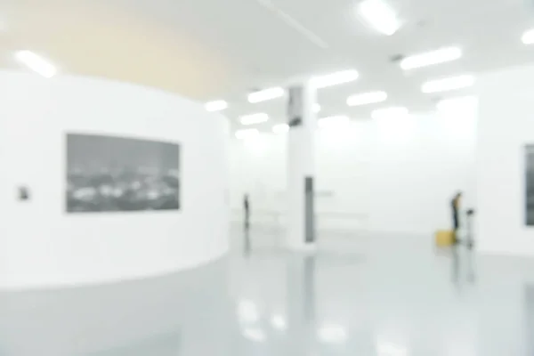Sanat galerisi veya müzesi Bokeh ile soyut bulanık arkaplan.