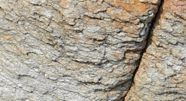 Sahildeki taş deseni ve dokusu çok güzel.