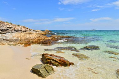 Koh Samed Adası Tayland 'da tropik plaj ve deniz manzarası