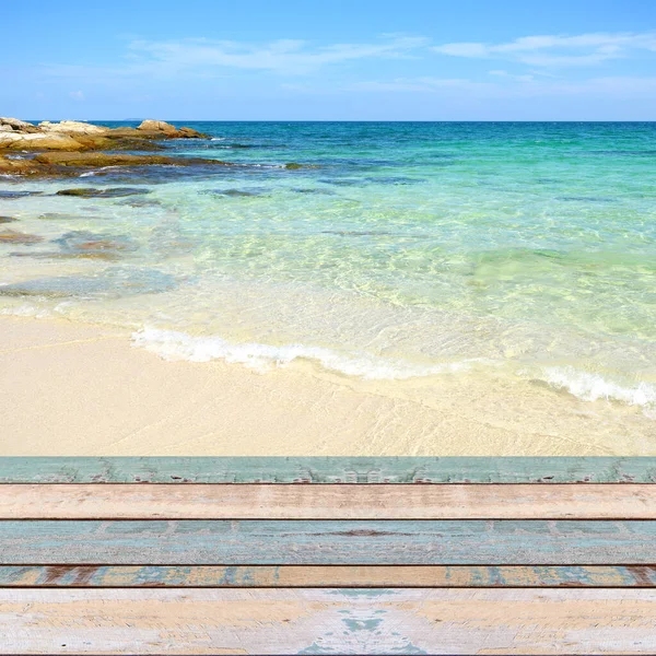 Piano Tavolo Legno Con Scena Naturale Spiaggia Tropicale Cielo Blu — Foto Stock