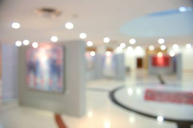 Sanat galerisi veya müzesi Bokeh ile soyut bulanık arkaplan.