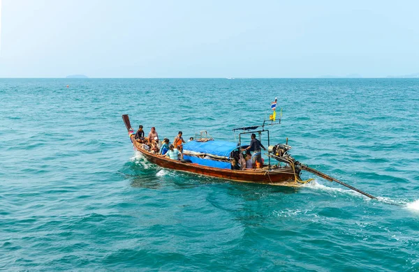 Phuket Thailand March 2015 Group Tourists Traveling Long Tail Boat — Stock Photo, Image