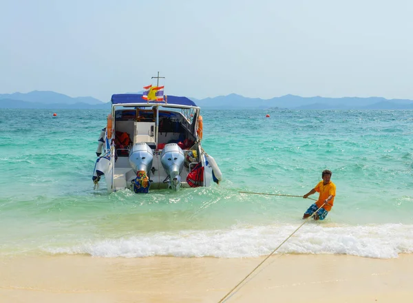 Phang Nga Thailandia Marzo Persone Che Rilassano Nuotano Scattano Foto — Foto Stock