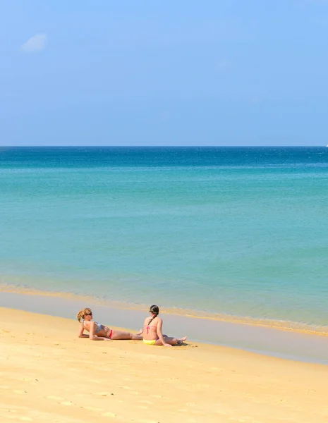 Phuket Thailand März 2015 Der Freizeit Verbringen Paare Schönen Strand — Stockfoto