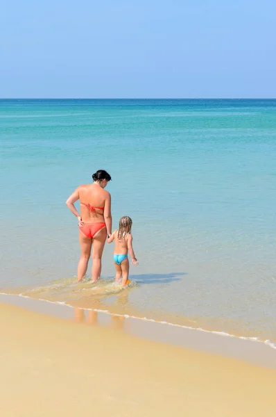 Phuket Thailand March 2015 Leisure Mother Daughter Spend Time Karon — Stock Photo, Image