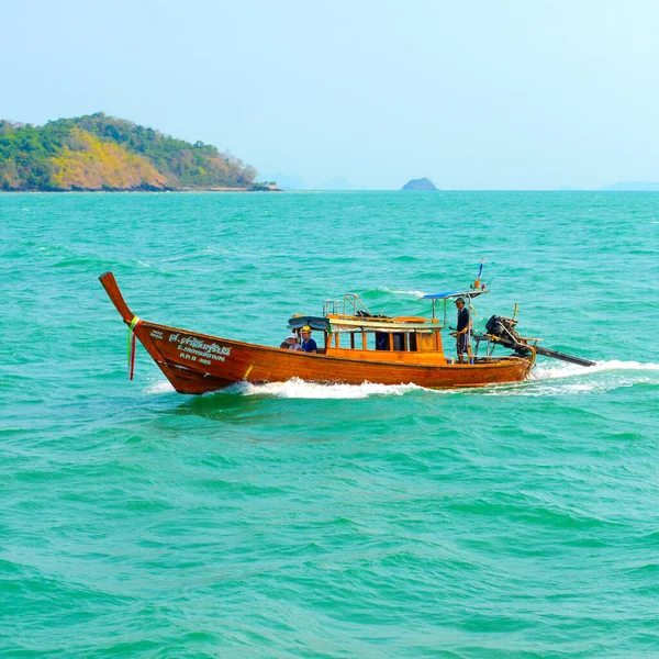 Phuket Thailand March 2015 Tourists Traveling Long Tail Boat Blue — Stock Photo, Image