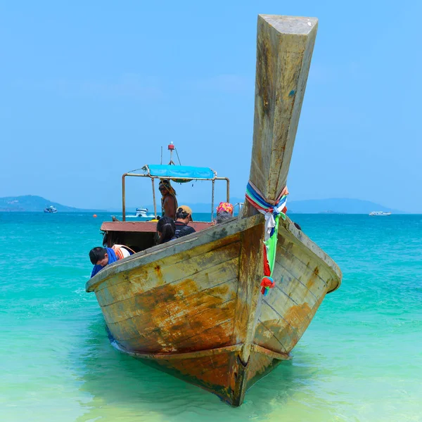 Phang Nga Thailandia Marzo Turisti Gruppo Che Viaggiano Barca Coda — Foto Stock