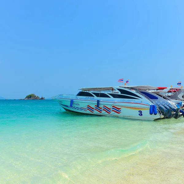 Phang Nga Thailandia Marzo Barca Motore Sulla Spiaggia Tropicale Del — Foto Stock
