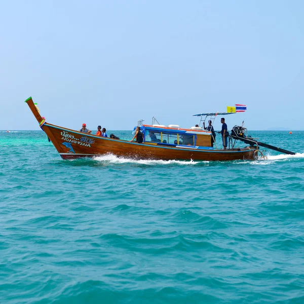 Phuket Thailand March 2015 Group Tourists Traveling Long Tail Boat — Stock Photo, Image