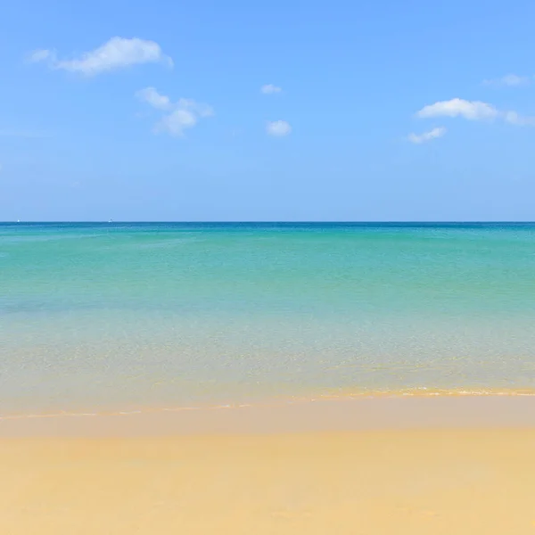 Příroda Scéna Tropické Pláže Modrá Obloha Karon Beach Phuket Thajsko — Stock fotografie