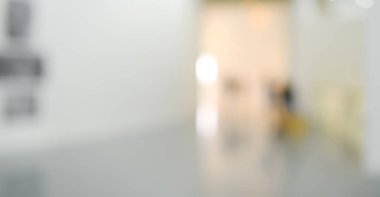 Sanat galerisi veya müzesi Bokeh ile soyut bulanık arkaplan.