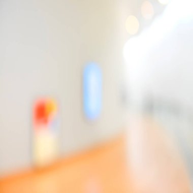 Sanat galerisi veya müzesi Bokeh ile soyut bulanık arkaplan.