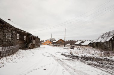 Rusya. Karelya. Karelya Kinerma Köyü ahşap evde. 16 Kasım 2017