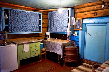 Rusya. Karelya. Karelya Kinerma köy odasında iç dekorasyonunu. Mutfak. 16 Kasım 2017