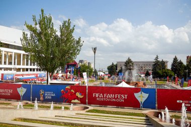 Rusya. Rostov-on-Don. Tiyatro Meydanı Rostov-on-Don'FIFA fan fest. 01 Temmuz 2018