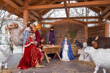 Litvanya. Vilnius. Vilnius pazarda Noel yükleme. 31 Aralık 2017