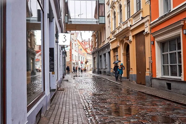 ラトビア クリスマスにリガの旧市街の通り 2018 — ストック写真