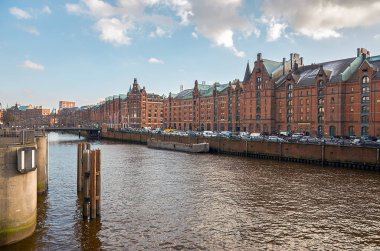 Almanya. Hamburg. Bir ahır şehir tuğla ile Hamburg'da ev sahipliği yapmaktadır. 13 Şubat 2018