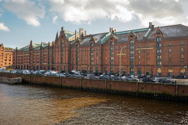 Almanya. Hamburg. Bir ahır şehir tuğla ile Hamburg'da ev sahipliği yapmaktadır. 13 Şubat 2018