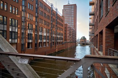 Almanya. Hamburg. Bir ahır şehir tuğla ile Hamburg'da ev sahipliği yapmaktadır. 13 Şubat 2018