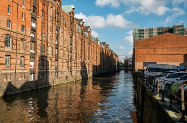 Almanya. Hamburg. Bir ahır şehir tuğla ile Hamburg'da ev sahipliği yapmaktadır. 13 Şubat 2018