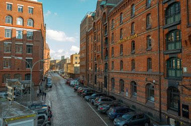 Almanya. Hamburg. Bir ahır şehir tuğla ile Hamburg'da ev sahipliği yapmaktadır. 13 Şubat 2018