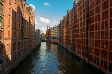 Almanya. Hamburg. Bir ahır şehir tuğla ile Hamburg'da ev sahipliği yapmaktadır. 13 Şubat 2018