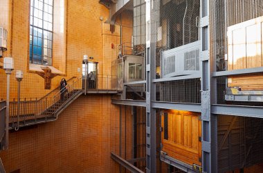 Almanya. Hamburg. Eski tüneli Hamburg'da Elbe Nehri altında. 13 Şubat 2018