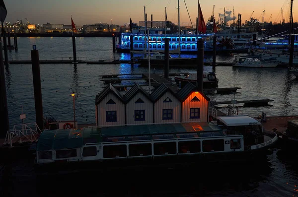 Німеччина Гамбург Човни Березі Річки Ельби Гамбурзі Лютого 2018 — стокове фото