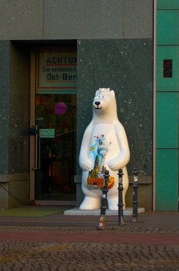 Almanya. Berlin. Berlin'de bir ayı figürü. 16 Şubat 2018
