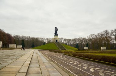 Almanya. Berlin. Treptow Park. Savaşçı Berlin'de Liberator anıt. 17 Şubat 2018