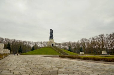 Almanya. Berlin. Treptow Park. Savaşçı Berlin'de Liberator anıt. 17 Şubat 2018