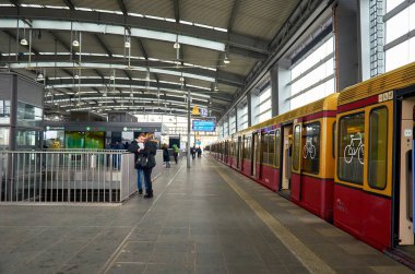 Almanya. Berlin. Berlin Metro İstasyonu. 17 Şubat 2018
