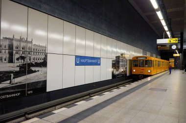 Almanya. Berlin. Berlin Metro İstasyonu. 17 Şubat 2018