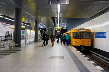 Almanya. Berlin. Berlin Metro İstasyonu. 17 Şubat 2018