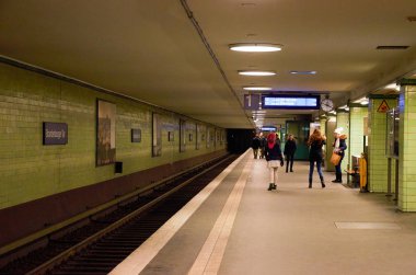 Almanya. Berlin. Berlin Metro İstasyonu. 17 Şubat 2018