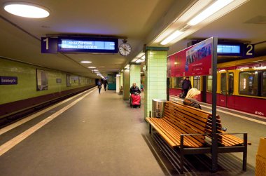 Almanya. Berlin. Berlin Metro İstasyonu. 17 Şubat 2018