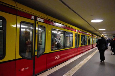 Almanya. Berlin. Berlin Metro İstasyonu. 17 Şubat 2018