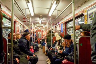 Almanya. Berlin. Berlin Metro İstasyonu. 17 Şubat 2018