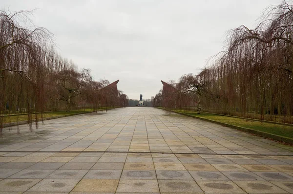 베를린입니다 Treptow 공원입니다 베를린에서 전사에 기념관입니다 2018 — 스톡 사진