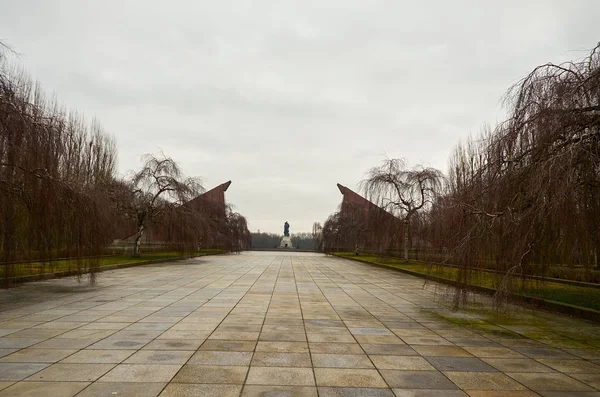 베를린입니다 Treptow 공원입니다 베를린에서 전사에 기념관입니다 2018 — 스톡 사진