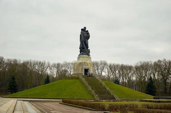 Niemcy Berlin Treptow Park Pomnik Wojownika Liberator Berlinie Lutego 2018 — Zdjęcie stockowe