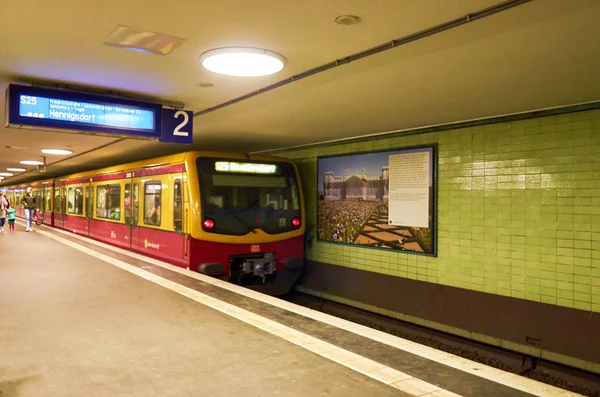 Alemanha Berlim Estação Metro Berlim Fevereiro 2018 — Fotografia de Stock