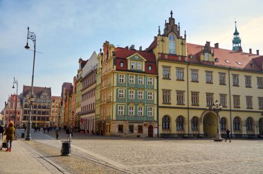 Polonya. Wroclaw evleri ve Wroclaw şehrinin sokakları. Cityscape. 20 Şubat 2018