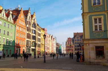 Polonya. Wroclaw evleri ve Wroclaw şehrinin sokakları. Cityscape. 20 Şubat 2018