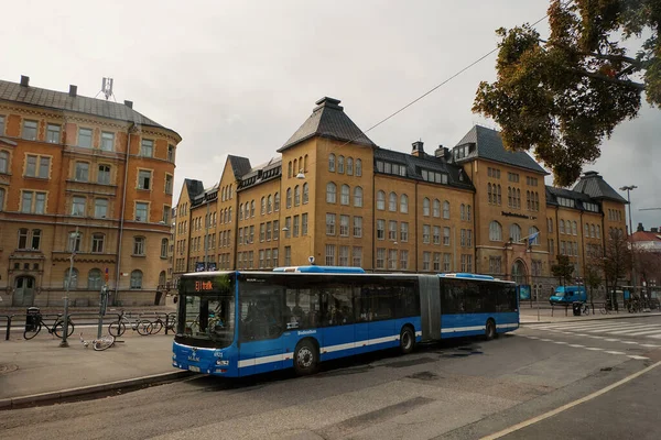 斯德哥尔摩 斯德哥尔摩街上的蓝色巴士2018年9月17日 — 图库照片