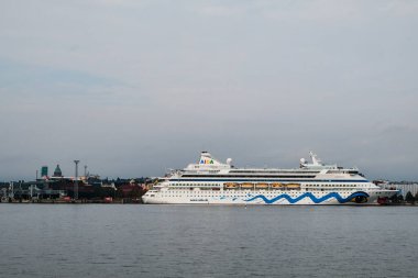 Finlandiya. Helsinki. Helsinki 'deki iskelede büyük bir feribot. 16 Eylül 2018