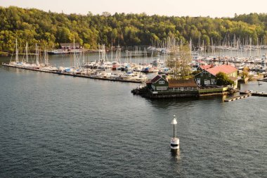 Norveç. Oslo. Feribot güvertesinden Oslo fiyordunun manzarası. 18 Eylül 2018