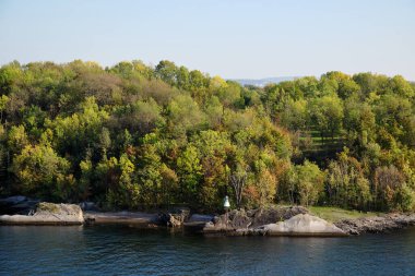 Norveç. Oslo. Feribot güvertesinden Oslo fiyordunun manzarası. 18 Eylül 2018
